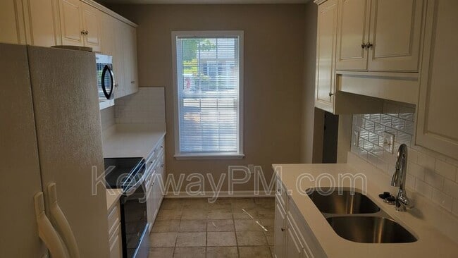 Photo - 858 Pawley Ct