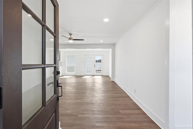 Photo - 100 Howard Dr
