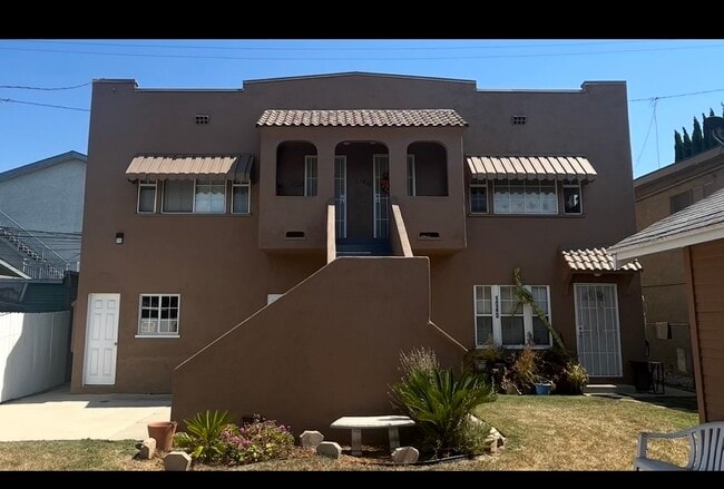 Second floor to the left - 1046 Saint Louis Ave Unit 1046