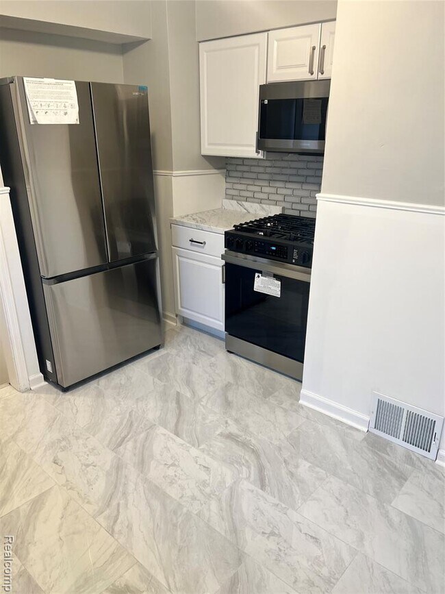 Photo - 18558 Woodland St