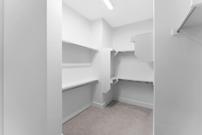 Photo - 633 Dalton Ln