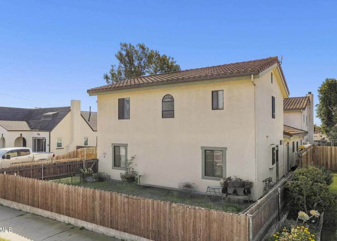 Photo - 1666 San Nicholas St