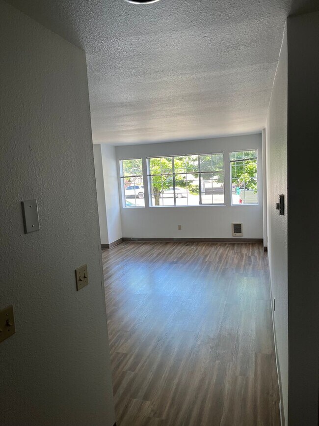 Photo - WINCHESTER APTS.