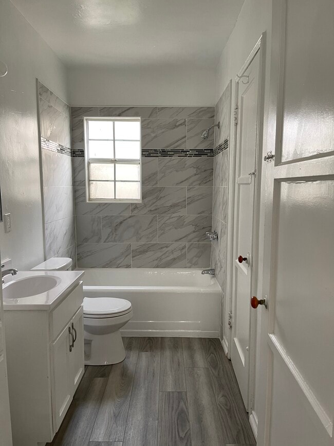 Photo - 3520 S Victoria Ave Unit 3516