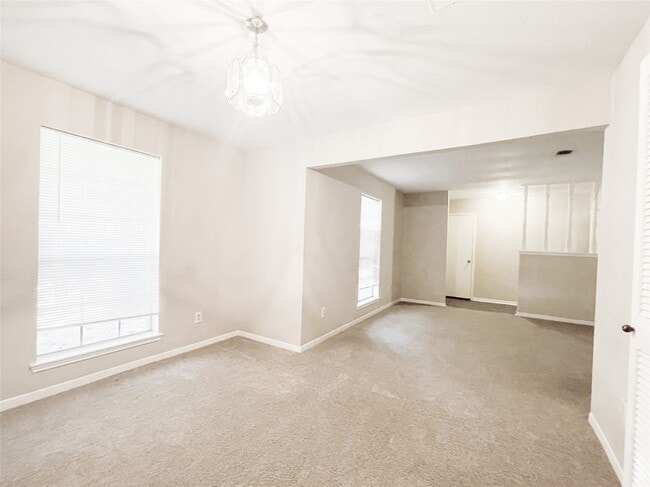 Photo - 13 N Deerfoot Cir