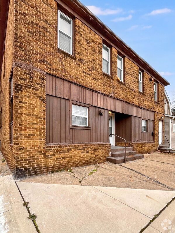 Building Photo - 116 E Great Lakes St Rental