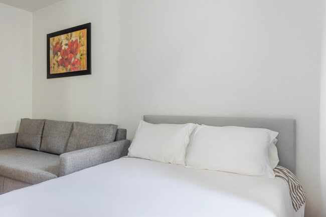 Photo - 318 E 80th St Unidad SI ID1032025P