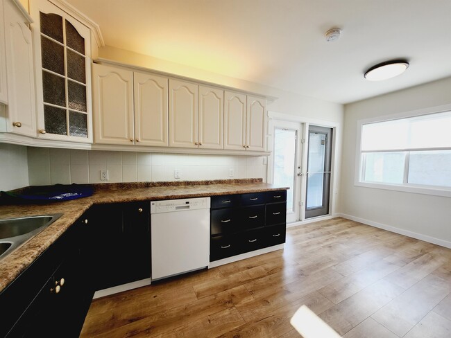 Photo - 12925-12117 117 St NW