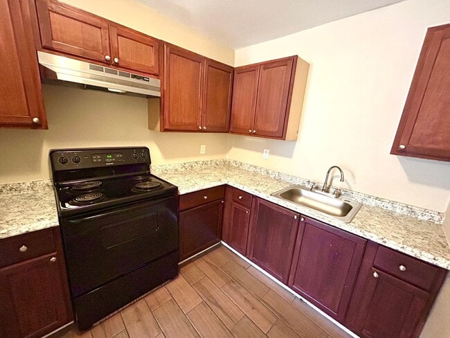 Photo - 1222 Fenfield Ave