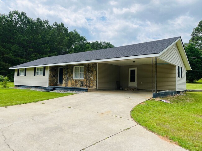 Photo - Renovated countryside 4 bedroom 2 bathroom ranch on 2 acres! Must see!