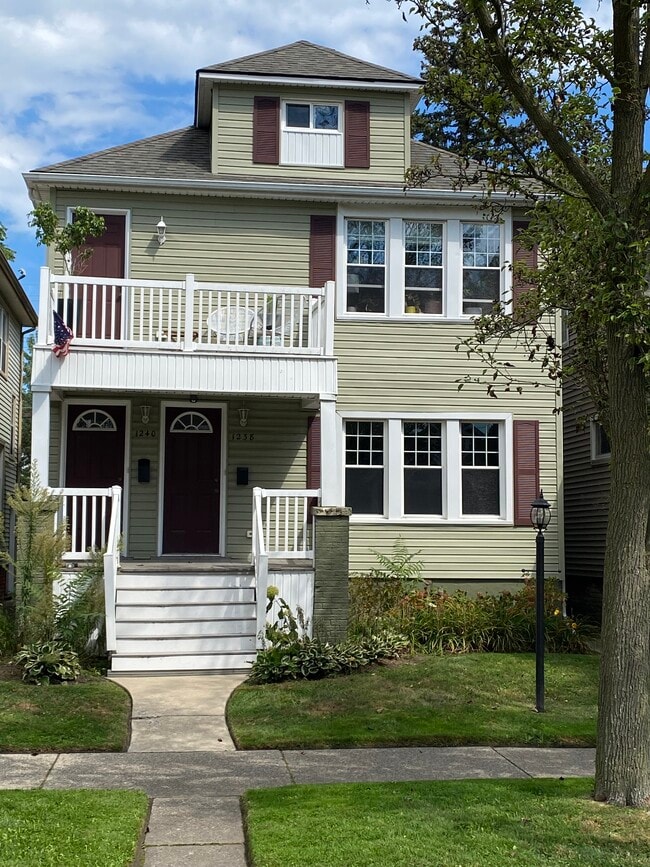 Building Photo - 1238 Wayburn St Rental