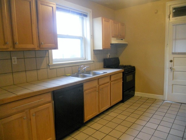Building Photo - 5319 W Giddings St Unit 1