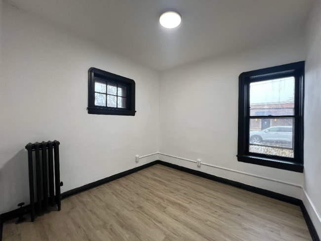 Photo - 1411 Roycroft Ave