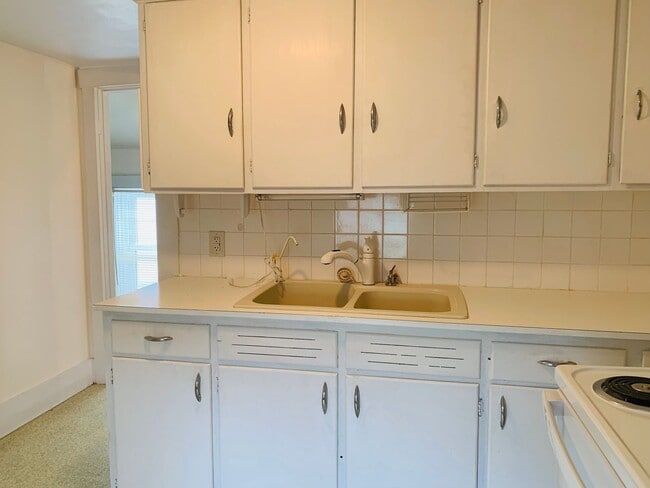 Photo - 284 Sycamore St Unit B