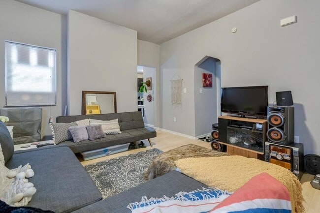 Photo - 6731 Hamilton Ave Unit 1