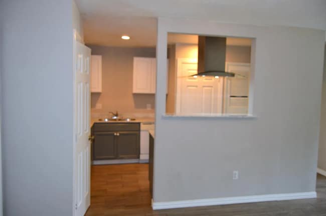 Photo - 5729 Emerson Dr