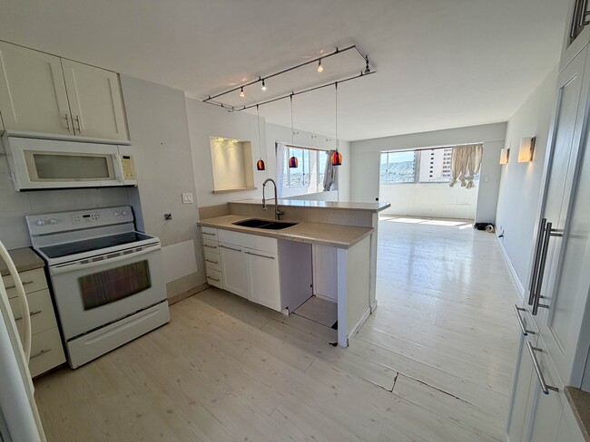 Photo - 2421 Ala Wai Blvd