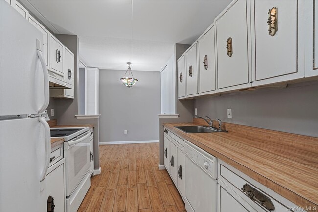 Photo - 200 High Point Dr Unit PH6