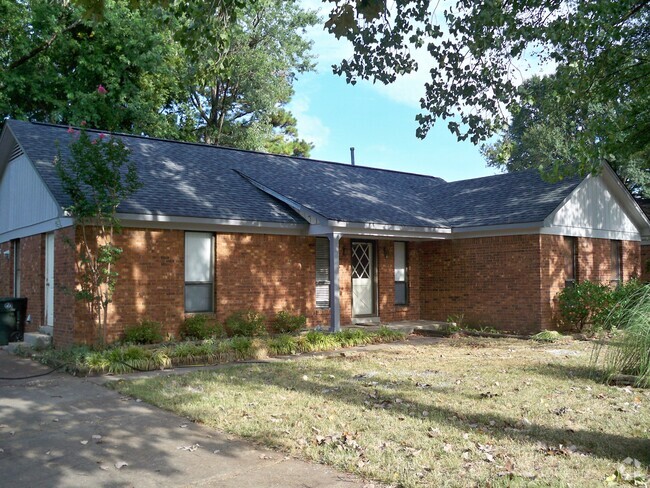 Building Photo - 3136 Ingleside Dr Rental