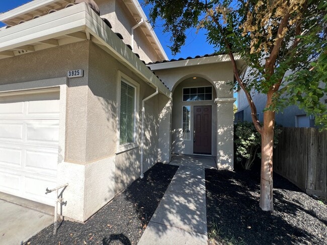 Photo - 5 bedroom home located in Sylvan School District!