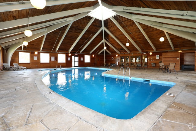 Photo - International Village Lombard