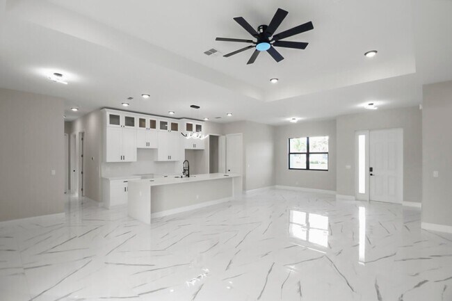 Photo - 850 SW Abingdon Ave