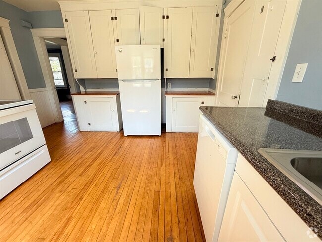 Building Photo - 58 Longfellow Rd Rental