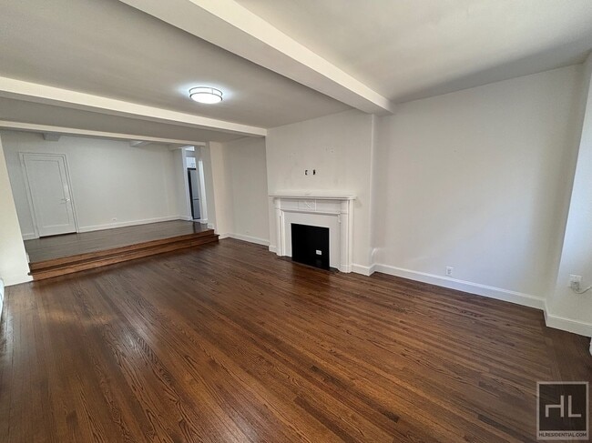 Photo - FIFTH AVENUE Unit 6D