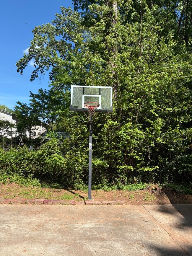 Photo - 1357 Lochland Rd SE