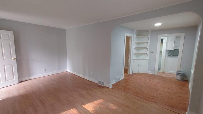 Photo - 4850 Radnor St