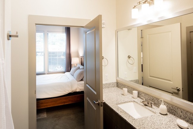 Photo - Magnolia Off Sylvan