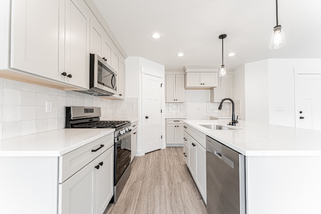 Building Photo - 3877 E 950 N Rental