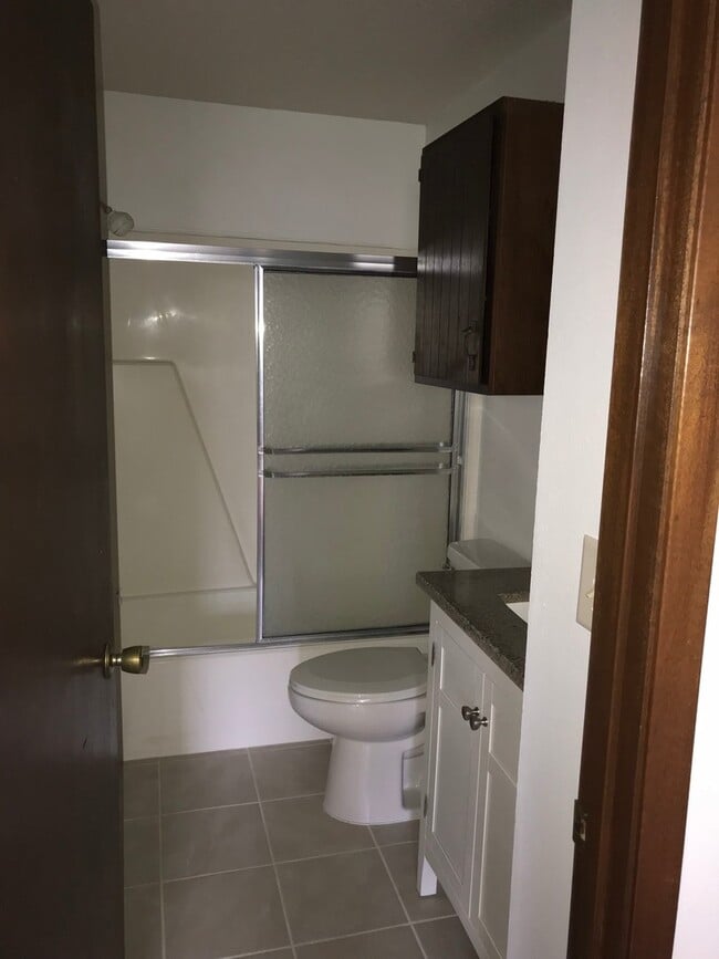 Photo - 2 Bedroom/1.5 Bathroom in Iowa City near Kinnick! Available Now!