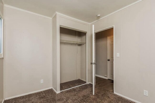 Building Photo - 1596 Courter St Rental