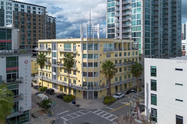 Building Photo - 1212 E Whiting St Unit 207 Rental