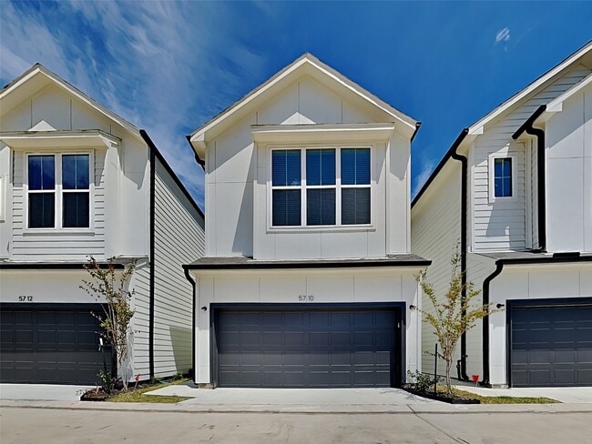 Building Photo - 5704 Paul Quinn St