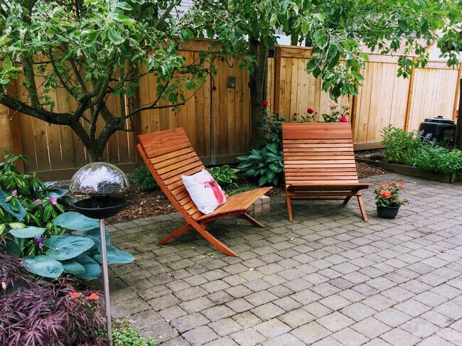 Backyard patio (semi private) - 54 NE Graham St