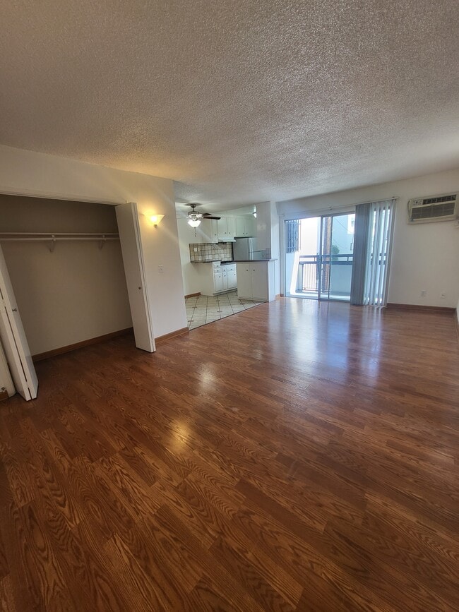 Building Photo - Vista Sunset Apartments