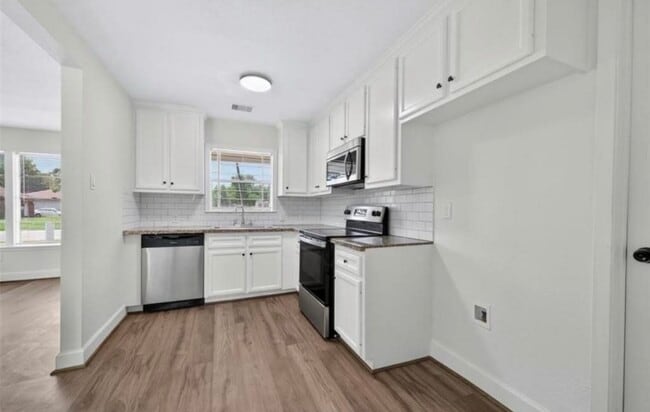 Photo - 7023 Crestmont St