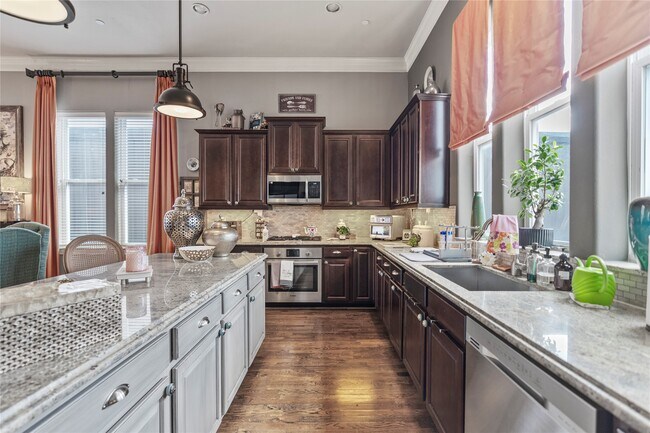 Photo - 1102 Thompson St