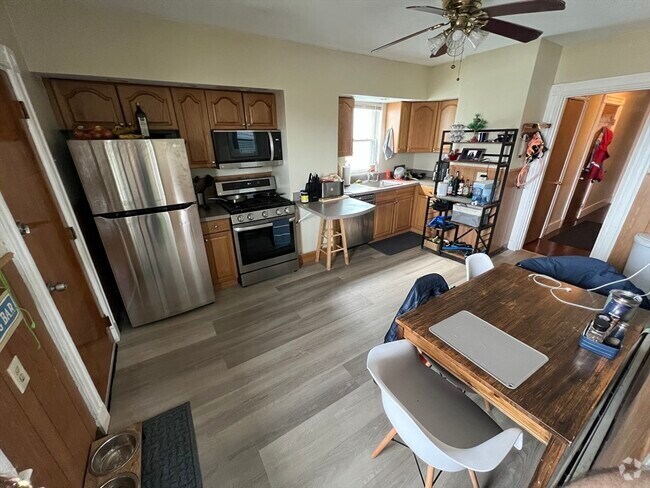 Building Photo - 49 Middle St Unit 3 Rental