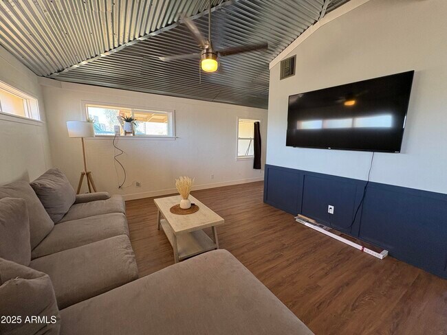 Photo - 422 W Eva St