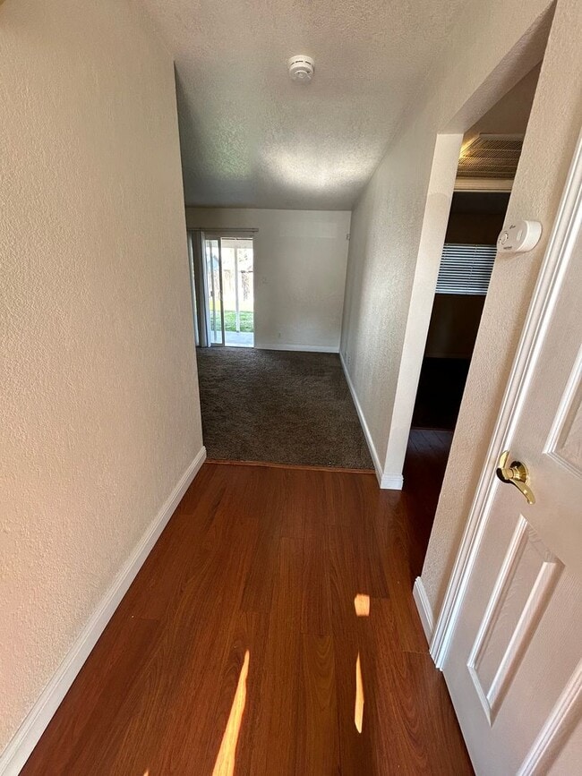 Photo - 3 bedroom 2 bathroom in SW Visalia