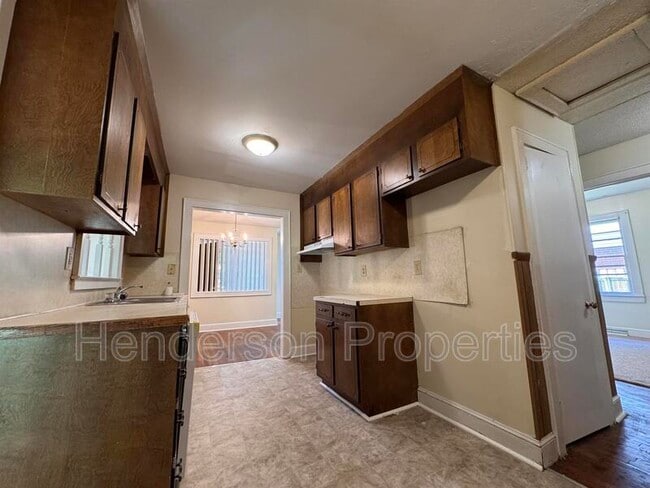 Photo - 634 N Kelly St