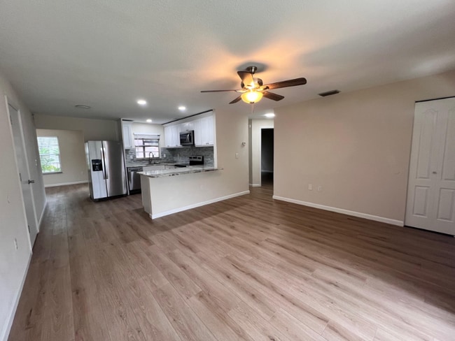 Photo - 7020 Wentworth Way