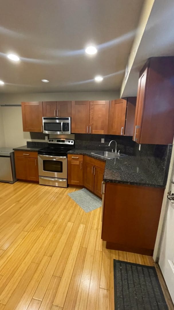 Photo - 2 Bedroom House with an office for Rent in South Side!