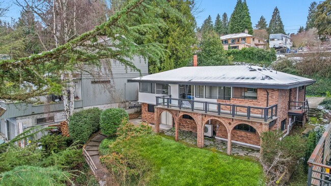 Photo - 4Bd/2Ba Lake Forest Park Home