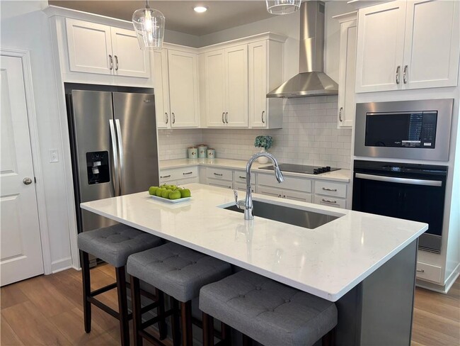 Photo - 303 Frasier St SE