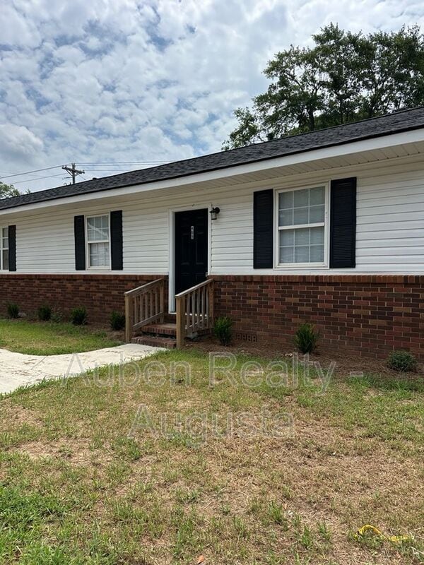 Building Photo - 469 Monetta St S E Rental