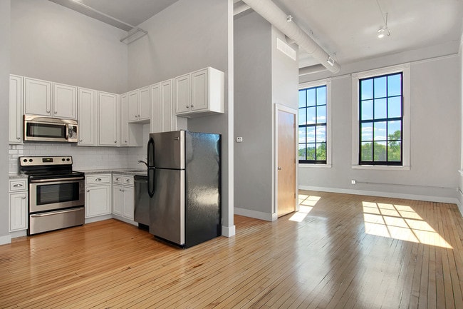 Photo - Gratiot School Apartments